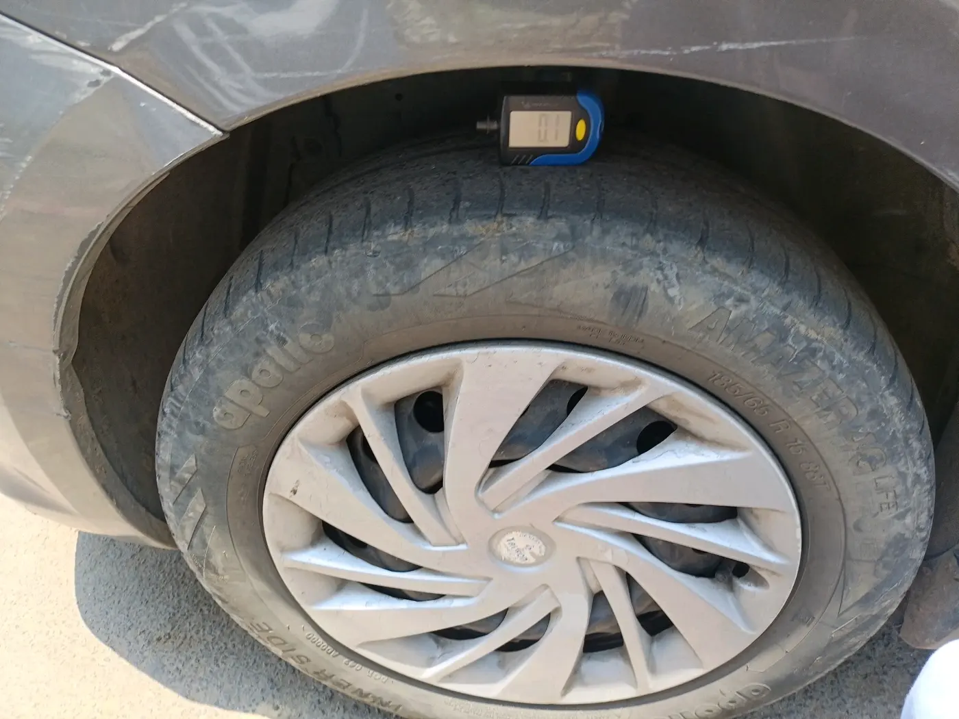 2015 Maruti Ertiga VXI CNG, CNG, Manual, 1,82,979 km, tyre