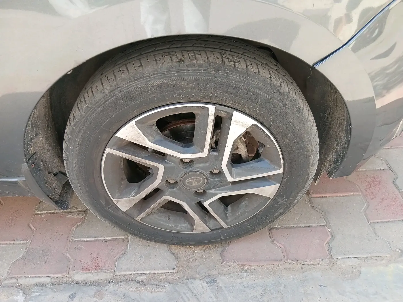 2021 Tata Tiago XZ PLUS PETROL, Petrol, Manual, 27,427 km, tyre