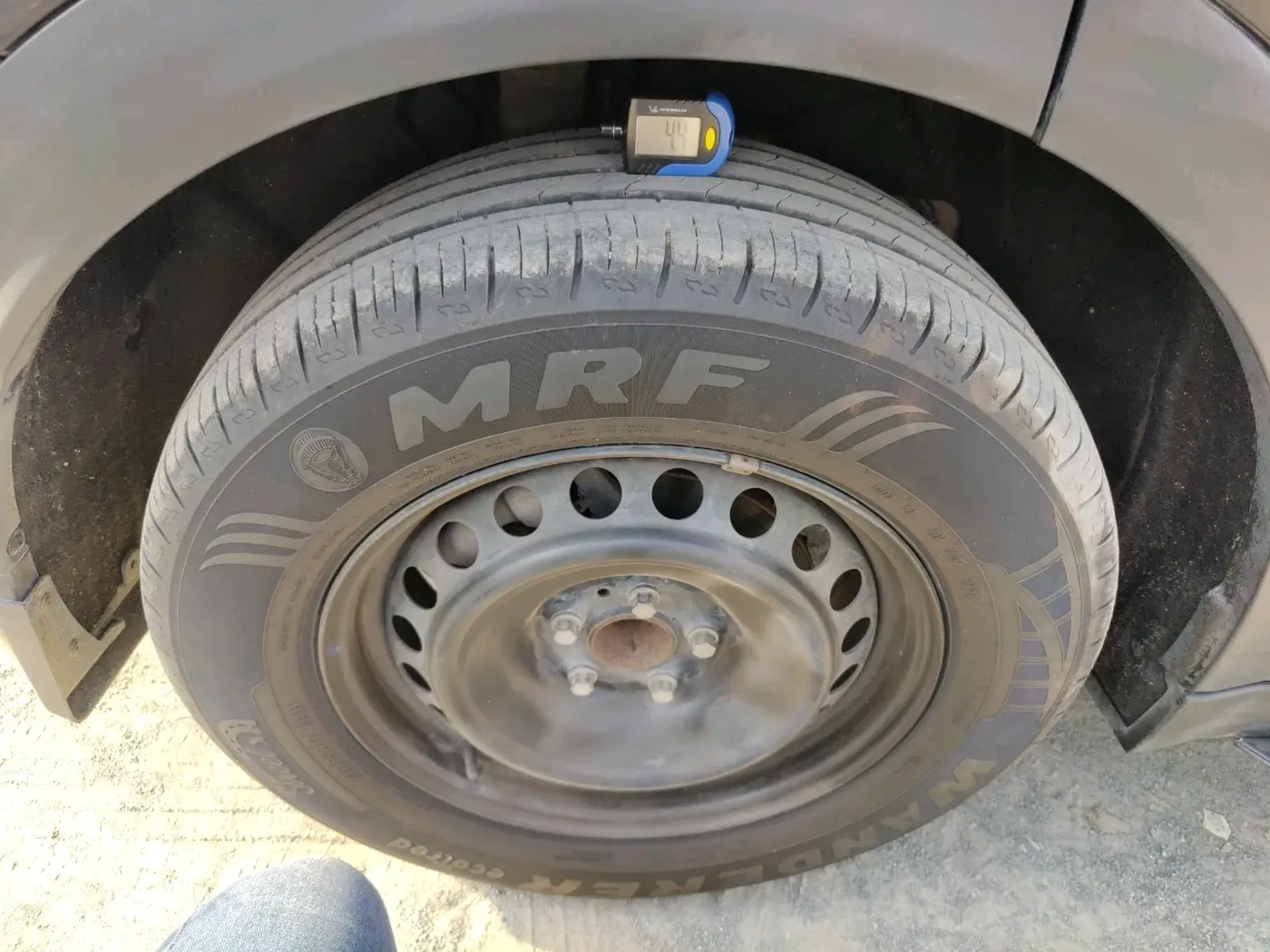 2022 Mahindra XUV700 AX 3 P MT 5 STR, CNG, Manual, 35,000 km, tyre