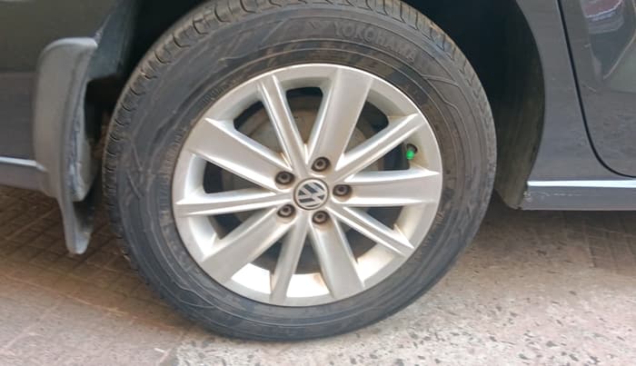 2016 Volkswagen Vento HIGHLINE PETROL AT, Petrol, Automatic, 92,710 km, tyre