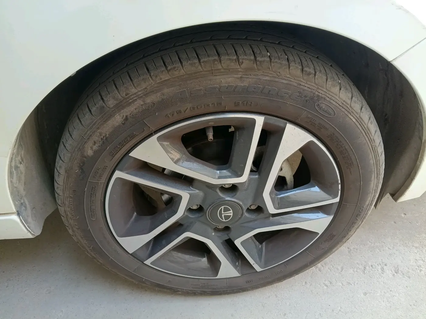 2022 Tata Tiago XZA PLUS PETROL, Petrol, Automatic, 15,398 km, tyre
