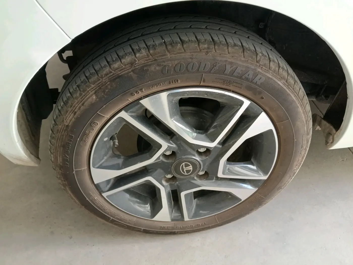 2022 Tata Tiago XZA PLUS PETROL, Petrol, Automatic, 15,398 km, tyre