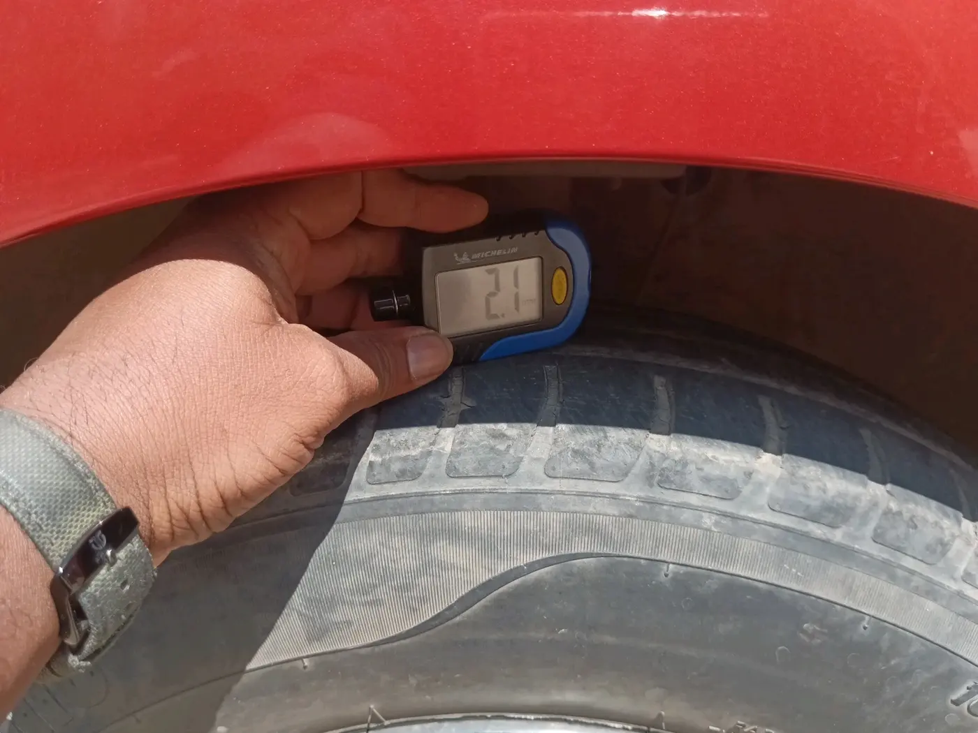 2019 Maruti Swift VXI AMT, Petrol, Automatic, 39,503 km, tyre