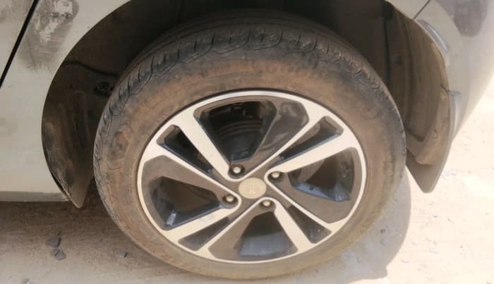 2021 Tata ALTROZ XZ PETROL, Petrol, Manual, 32,569 km, tyre