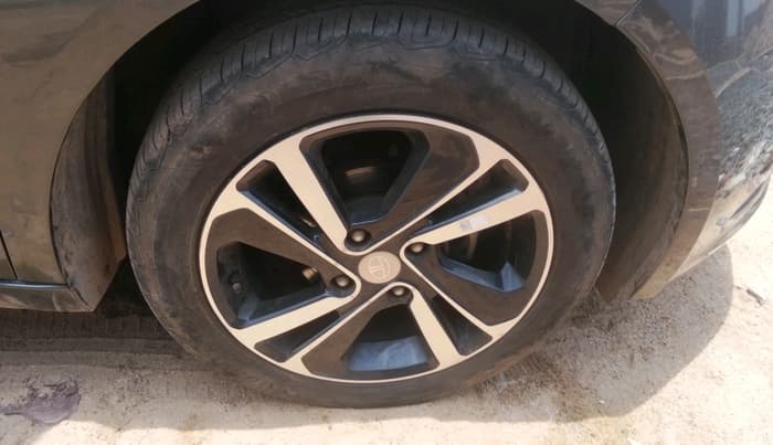 2021 Tata ALTROZ XZ PETROL, Petrol, Manual, 32,569 km, tyre