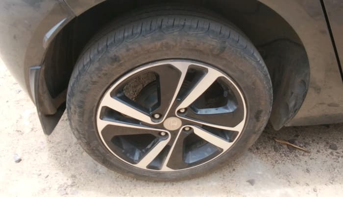 2021 Tata ALTROZ XZ PETROL, Petrol, Manual, 32,569 km, tyre