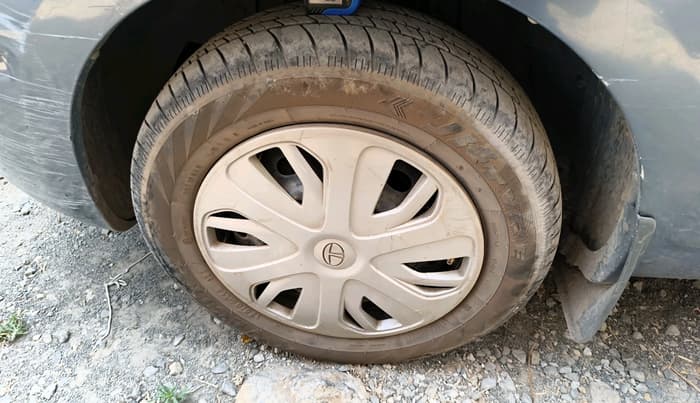 2012 Tata Indica Vista GVX SAFIRE65, Petrol, Manual, 76,948 km, tyre