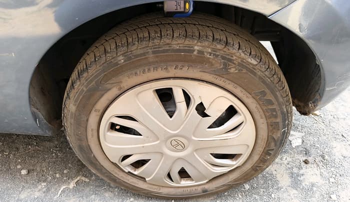 2012 Tata Indica Vista GVX SAFIRE65, Petrol, Manual, 76,948 km, tyre