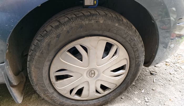 2012 Tata Indica Vista GVX SAFIRE65, Petrol, Manual, 76,948 km, tyre