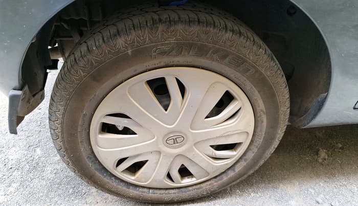 2012 Tata Indica Vista GVX SAFIRE65, Petrol, Manual, 76,948 km, tyre