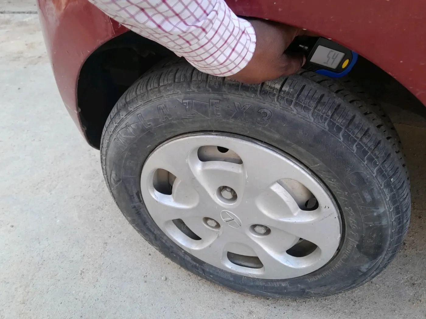 2015 Tata Nano TWIST XTA, Petrol, Automatic, 55,000 km, tyre