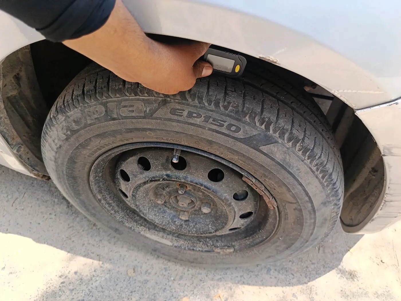2011 Maruti Ritz VXI, Petrol, Manual, 1,21,955 km, tyre
