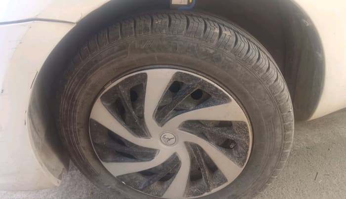 2015 Maruti Ciaz VXI+, Petrol, Manual, 82,350 km, tyre