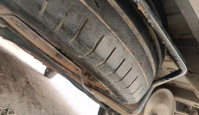 2023 Maruti XL6 ALPHA MT, Petrol, Manual, 68,453 km, tyre