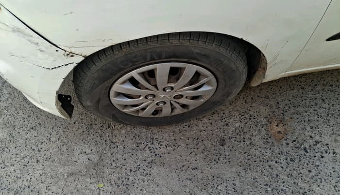 2013 Hyundai i10 MAGNA 1.1, CNG, Manual, 2,38,683 km, tyre