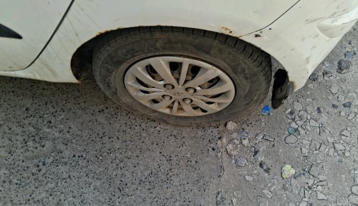 2013 Hyundai i10 MAGNA 1.1, CNG, Manual, 2,38,683 km, tyre
