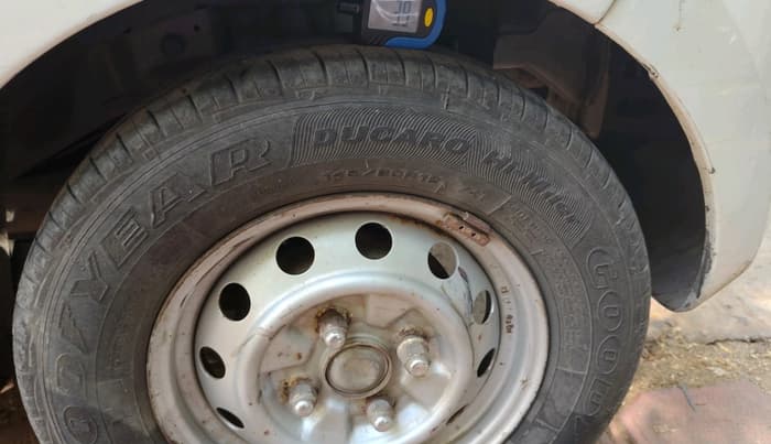 2016 Hyundai Eon ERA +, Petrol, Manual, 88,840 km, tyre