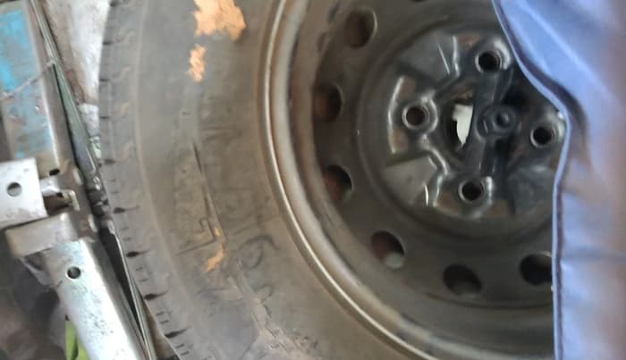 2016 Hyundai Eon ERA +, Petrol, Manual, 88,840 km, tyre