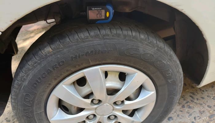 2016 Hyundai Eon ERA +, Petrol, Manual, 88,840 km, tyre