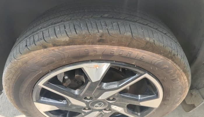 2025 Tata PUNCH Creative Plus (S) AMT, Petrol, Automatic, 17,703 km, tyre