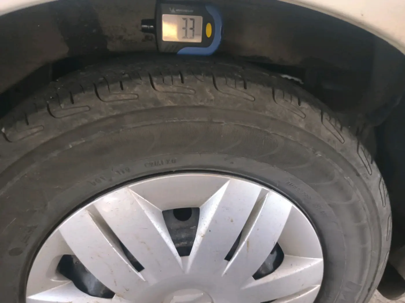 2019 Maruti Alto 800 LXI, CNG, Manual, 1,95,700 km, tyre