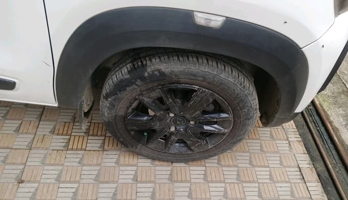 2022 Renault Kwid CLIMBER MT 1.0, Petrol, Manual, 30,471 km, tyre