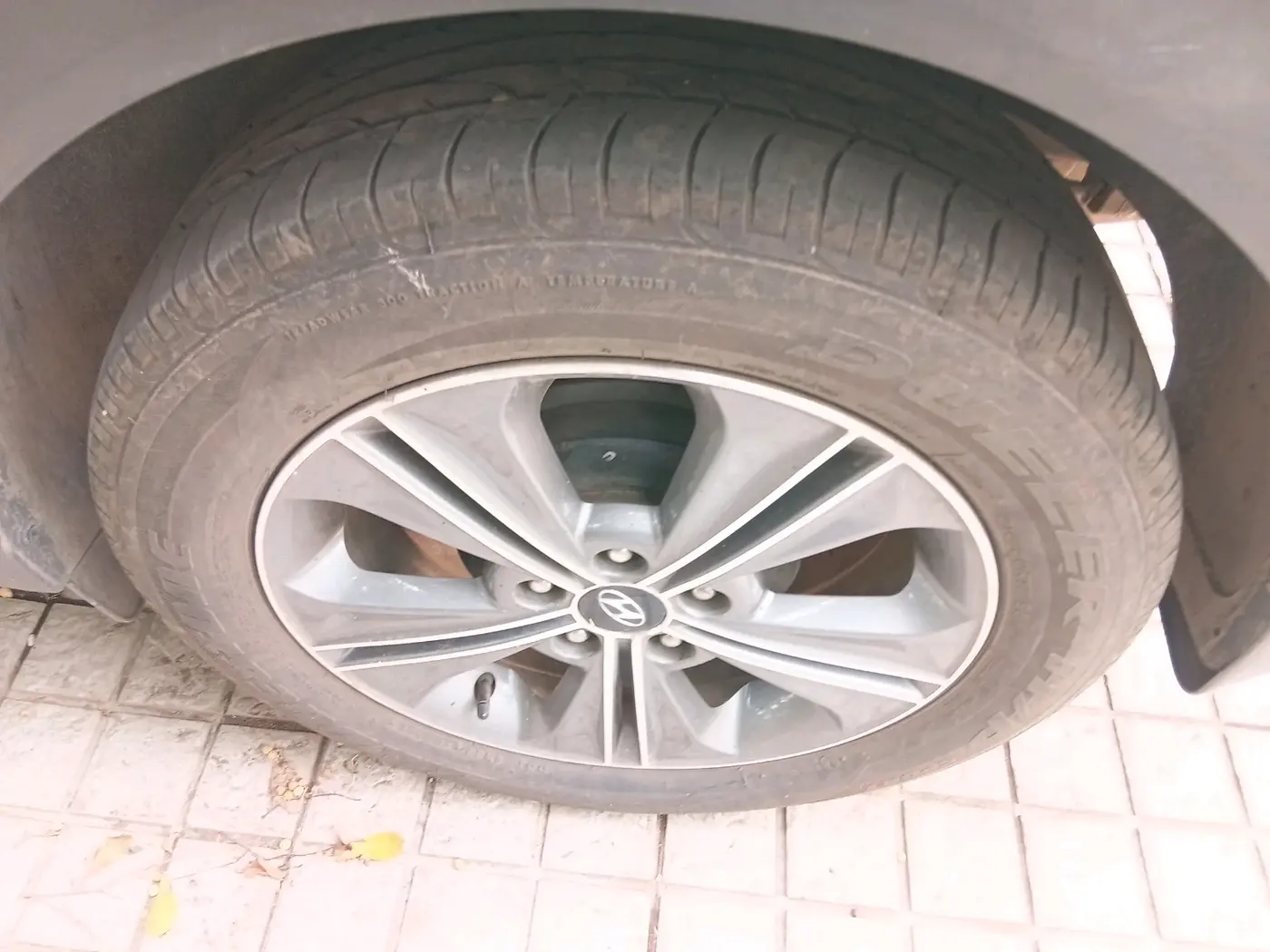 2017 Hyundai Creta SX (O) 1.6 DIESEL, Diesel, Manual, 2,12,902 km, tyre