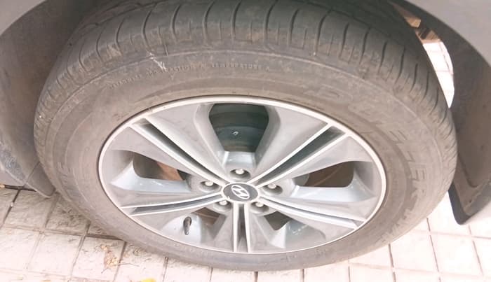 2017 Hyundai Creta SX (O) 1.6 DIESEL, Diesel, Manual, 2,12,902 km, tyre