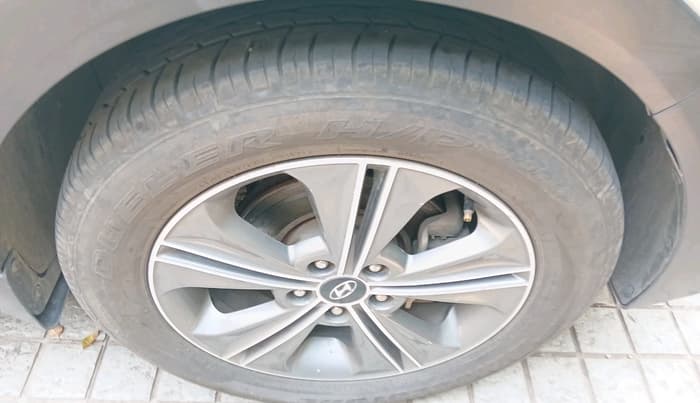2017 Hyundai Creta SX (O) 1.6 DIESEL, Diesel, Manual, 2,12,902 km, tyre
