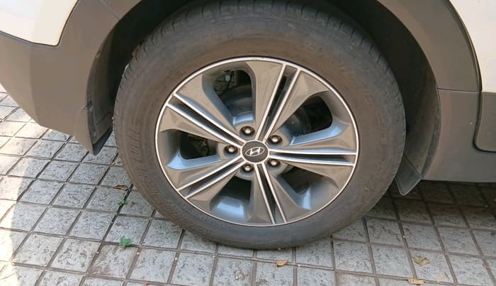 2017 Hyundai Creta SX (O) 1.6 DIESEL, Diesel, Manual, 2,12,902 km, tyre