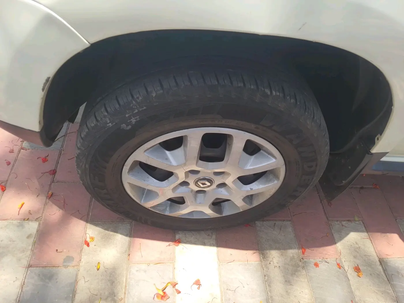 2017 Renault Duster RXL 1.6 PETROL, Petrol, Manual, 50,901 km, tyre
