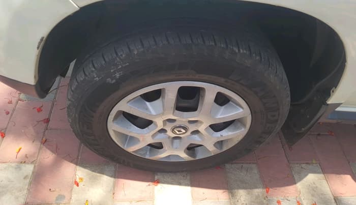 2017 Renault Duster RXL 1.6 PETROL, Petrol, Manual, 50,901 km, tyre