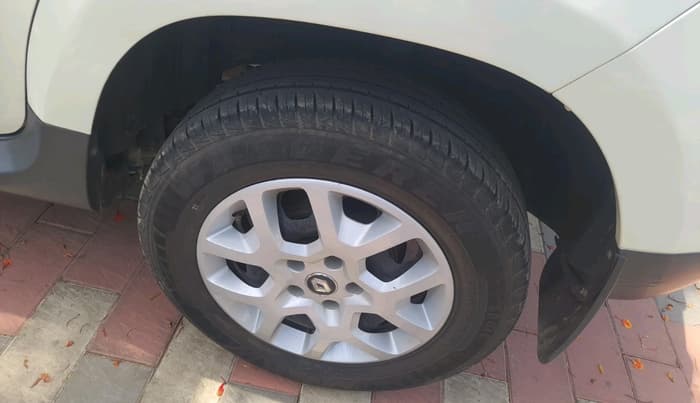 2017 Renault Duster RXL 1.6 PETROL, Petrol, Manual, 50,901 km, tyre