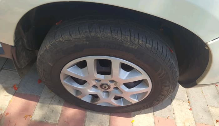 2017 Renault Duster RXL 1.6 PETROL, Petrol, Manual, 50,901 km, tyre
