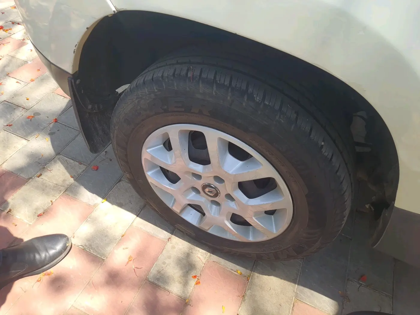 2017 Renault Duster RXL 1.6 PETROL, Petrol, Manual, 50,901 km, tyre