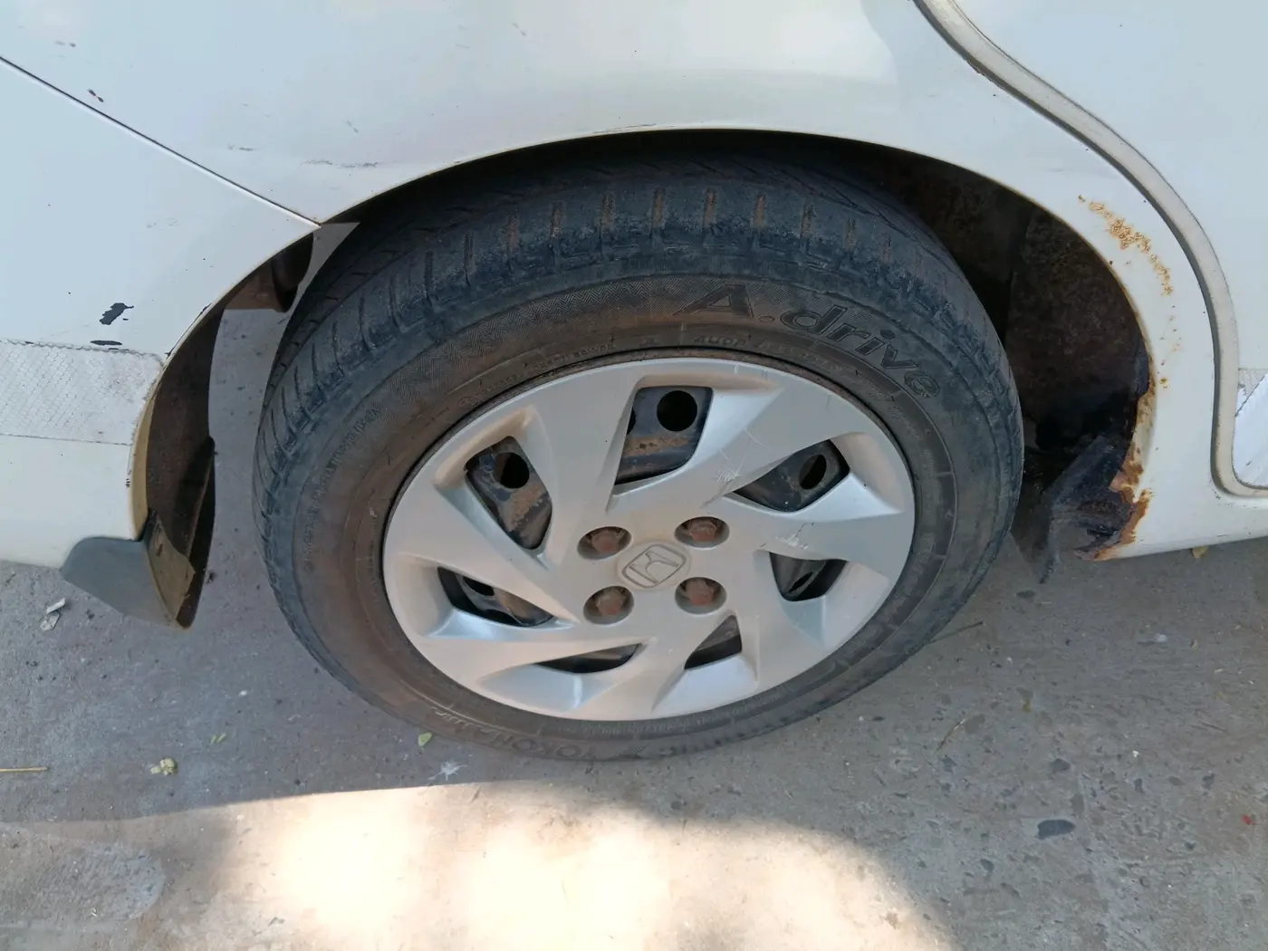 2014 Honda Amaze 1.5L I-DTEC S, Diesel, Manual, 1,70,000 km, tyre