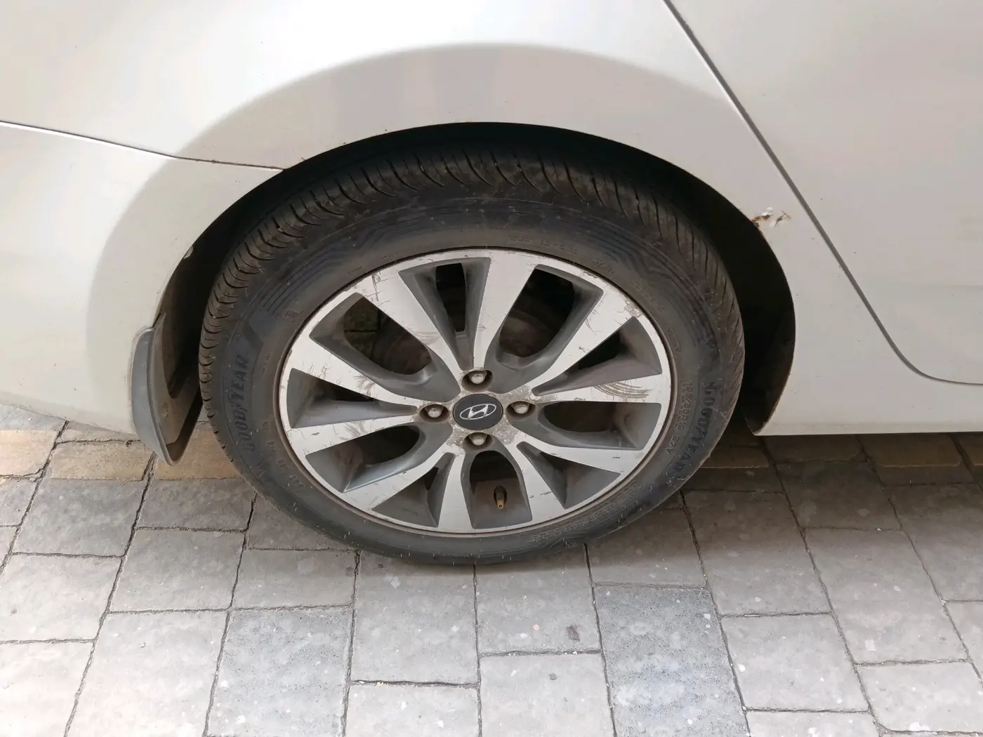 2015 Hyundai Verna FLUIDIC 4S 1.6 VTVT S(O), Petrol, Manual, 1,33,969 km, tyre