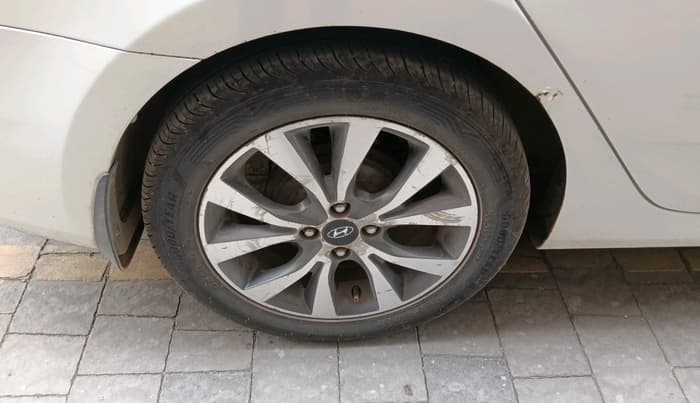 2015 Hyundai Verna FLUIDIC 4S 1.6 VTVT S(O), Petrol, Manual, 1,33,969 km, tyre