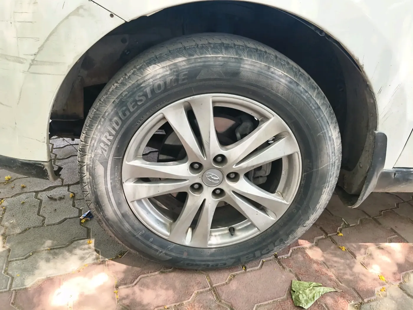 2011 Hyundai Santa Fe 2 WD, Diesel, Manual, 1,24,953 km, tyre