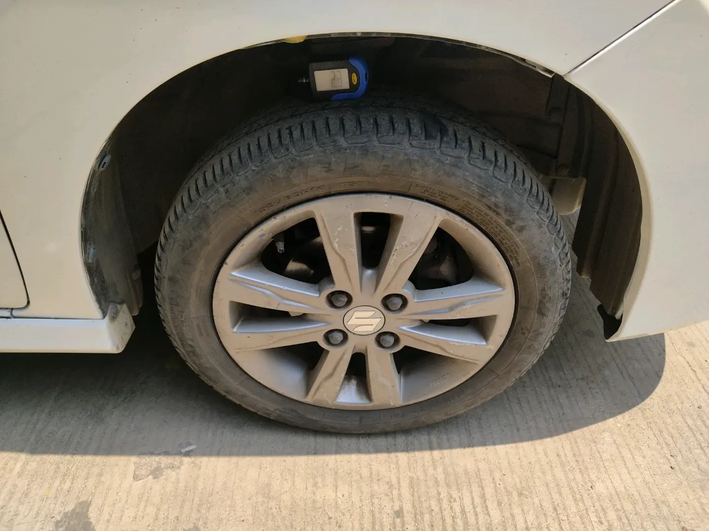 2013 Maruti Wagon R Stingray VXI, Petrol, Manual, 1,27,314 km, tyre