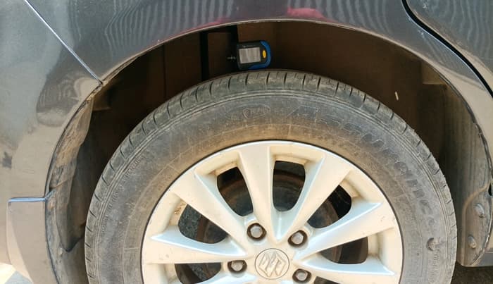 2014 Maruti Ertiga ZXI, Petrol, Manual, 90,828 km, tyre