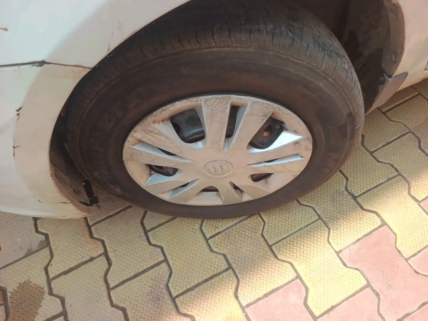 2013 Maruti Swift VDI, Diesel, Manual, 1,37,121 km, tyre