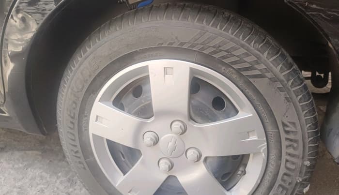 2009 Chevrolet Aveo LS 1.4, Petrol, Manual, 1,64,685 km, tyre
