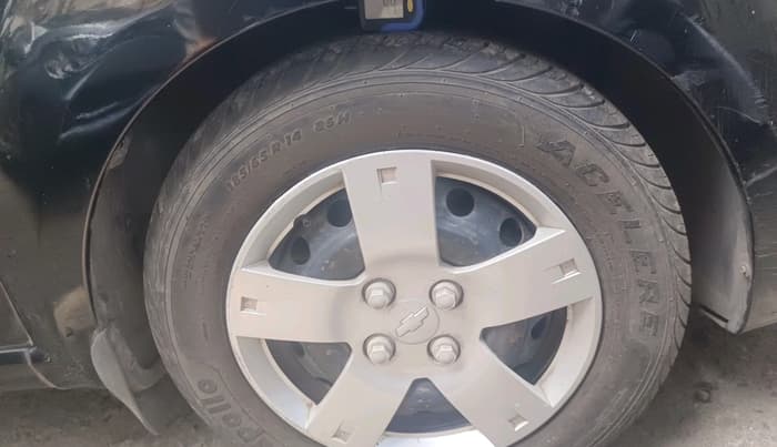2009 Chevrolet Aveo LS 1.4, Petrol, Manual, 1,64,685 km, tyre