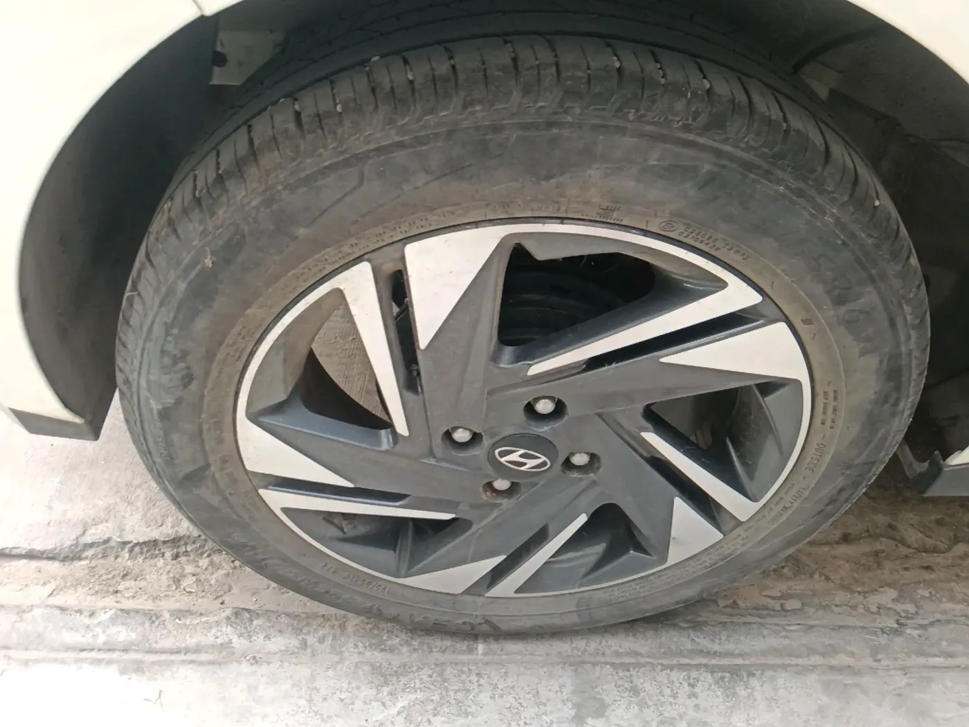 2021 Hyundai NEW I20 Asta 1.0 GDI Turbo IMT, Petrol, Manual, 24,878 km, tyre