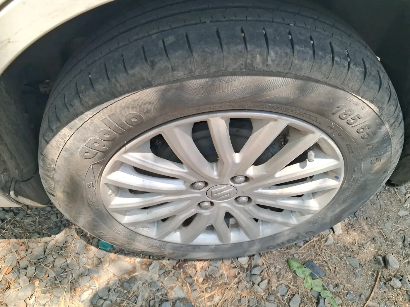 2022 Maruti Dzire ZXI AMT, Petrol, Automatic, 23,350 km, tyre