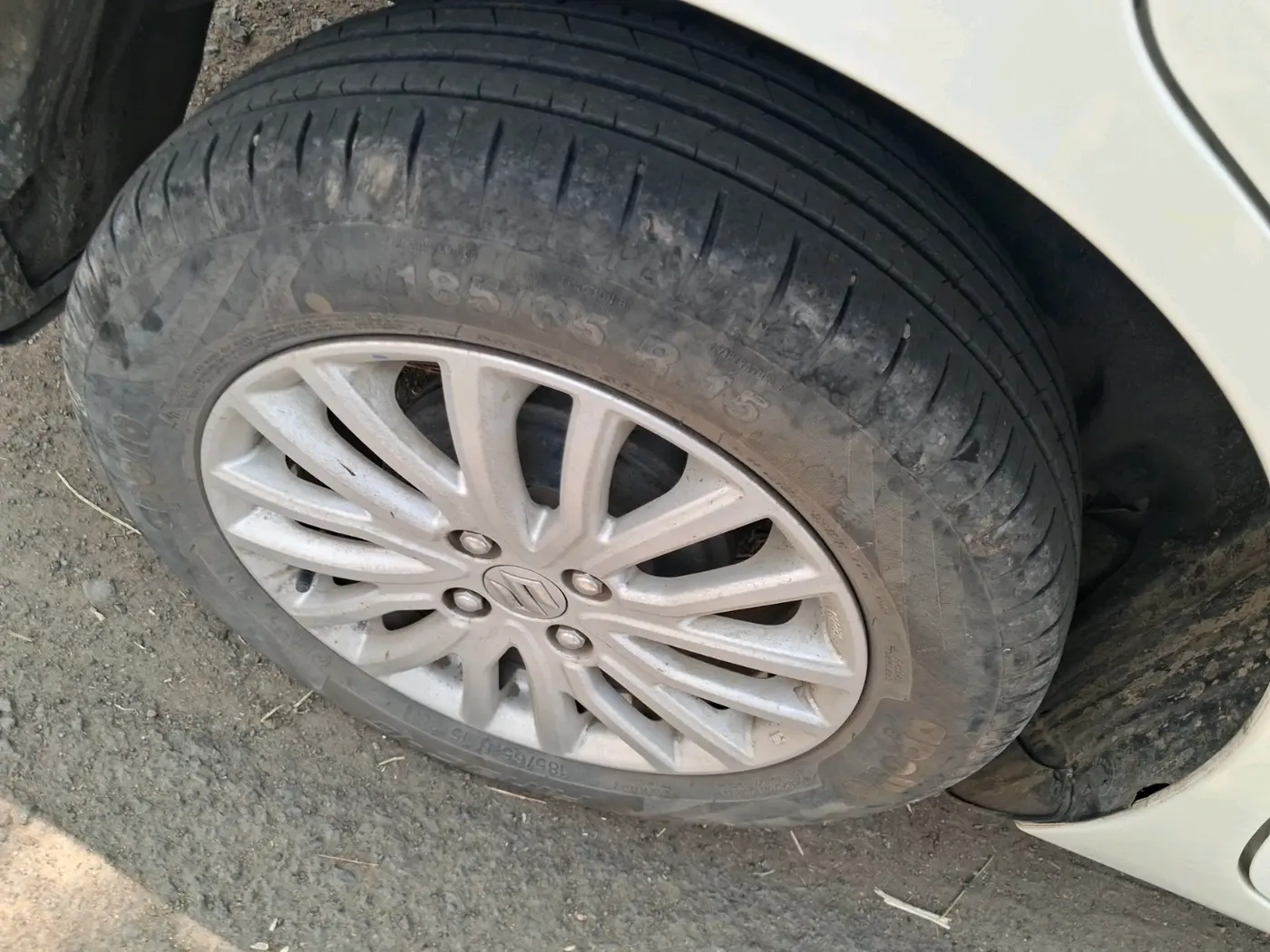 2022 Maruti Dzire ZXI AMT, Petrol, Automatic, 23,350 km, tyre