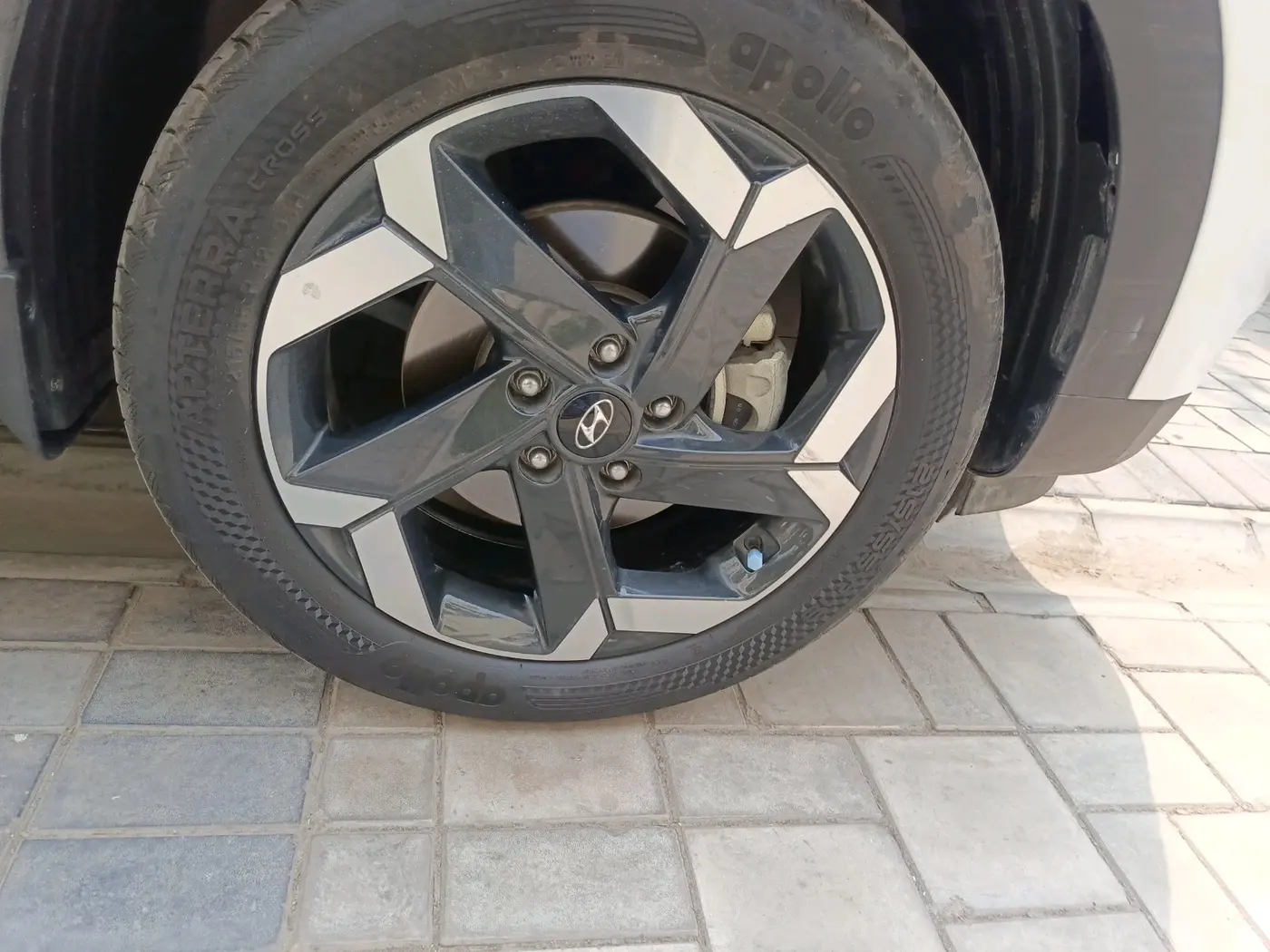 2024 Hyundai ALCAZAR PLATINUM 1.5 TURBO PETROL MT 7STR, Petrol, Manual, 16,840 km, tyre