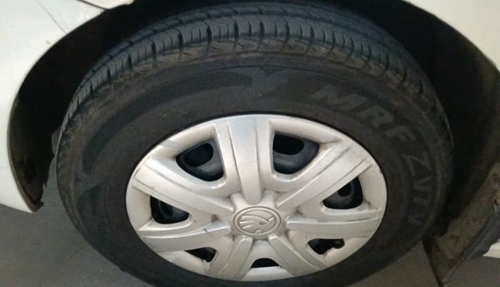2013 Skoda Rapid 1.6 MPI ACTIVE, Petrol, Manual, 61,360 km, tyre