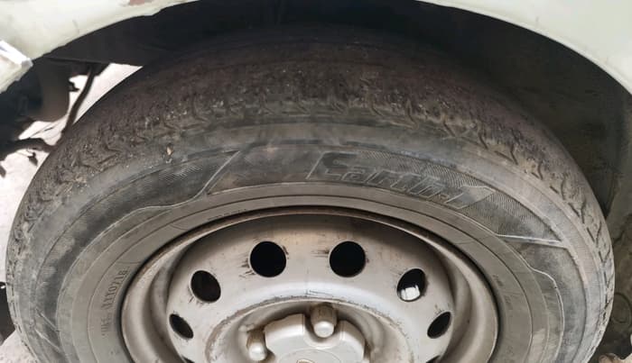 2011 Hyundai i10 ERA 1.1, CNG, Manual, 1,46,418 km, tyre